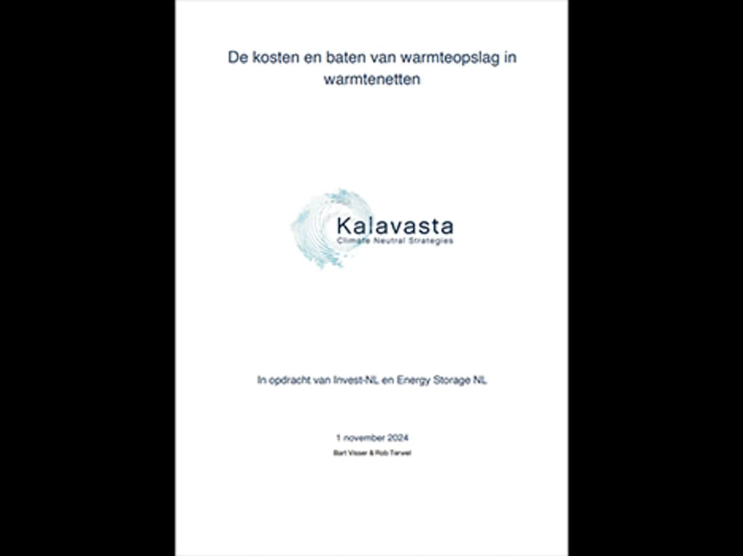 The costs and benefits of heat storage in district heating networks